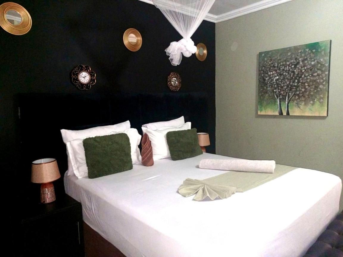 The New Mall Guesthouse Maun Exterior foto